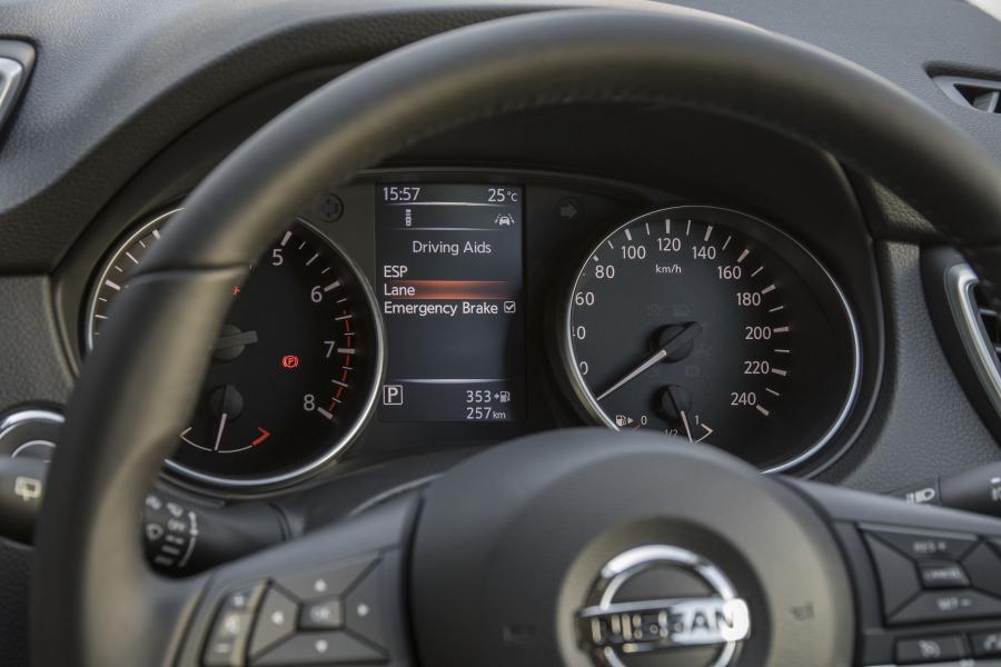 Панель приборов Nissan Qashqai ST-L 2017 года  (AU) (фото 26 из 41)
